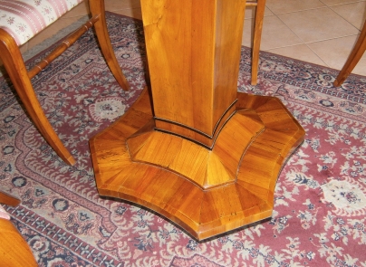 Stůl kulatý - 19. stol.