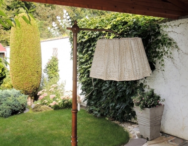 Lampa stojací - ořechové dřevo - zač. 20.stol.