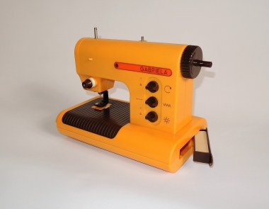 Šicí stroj pro panenky - PIKO - 70.léta
